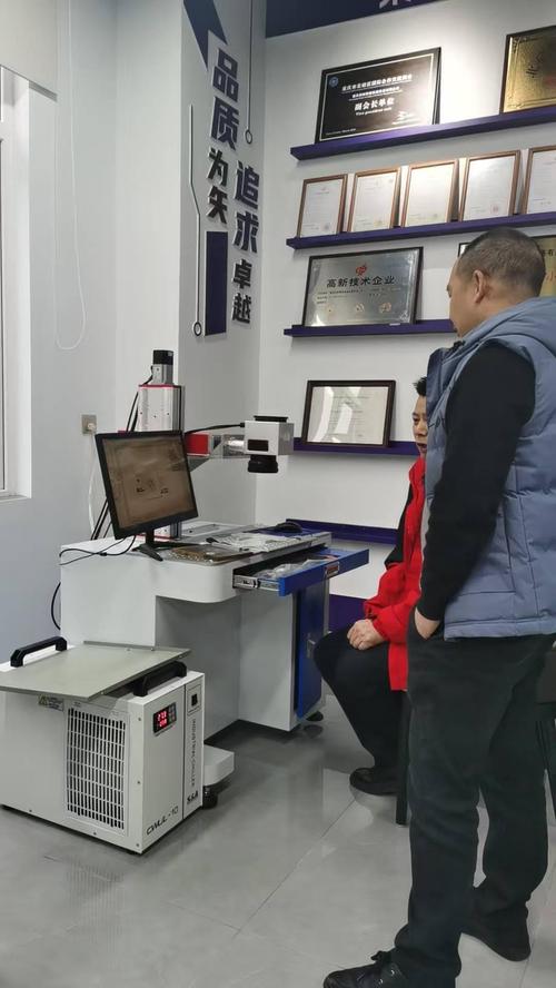 初刻智能激光切割技术再获认可 玻璃切割样品赢得客户青睐